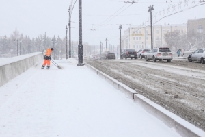 Омичей предупредили об ухудшении видимости на дорогах из-за снегопада