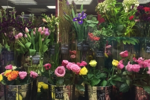 Цветочники из Омска к 8 Марта остались без партии тюльпанов и роз — их украли во время погрузки