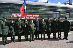 Виталий Хоценко встретил прибывший в Омск в преддверии Дня Победы патриотический поезд «Сила в правде»