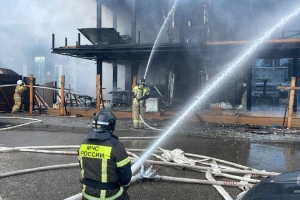 На территории аэропорта Минвод, откуда должен вылететь самолет в Омск, случился пожар