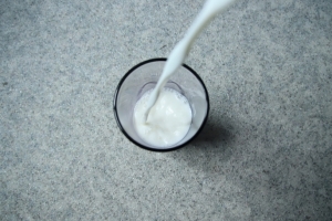 Два омских производителя молока получили предостережения за несоответствие объемов продукции и сырья