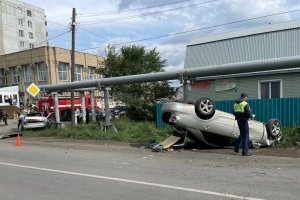 Омский водитель поперхнулся кофе за рулем, из-за чего на встречке устроил ДТП с пострадавшим