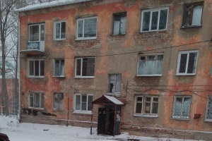 В омском доме на Энергетиков, который потребовали расселить, живут около 100 человек