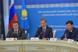 Представители верхних палат парламентов России и Казахстана обсудили в Омске межрегиональное ...