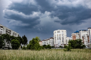 Дожди, гроза, сильный ветер, возможен град: синоптики предупреждают о непогоде в Омской области