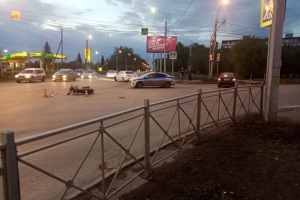 В омских Нефтяниках в ДТП серьезно пострадал 17-летний мотоциклист