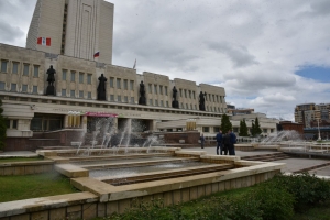 В Омске спустя 20 лет реанимировали фонтан у библиотеки имени Пушкина