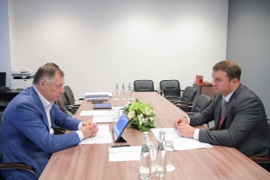 Омскому губернатору Хоценко удалось привлечь в регион инвестиций на 480 млрд рублей в рамках ПМЭФ-2024