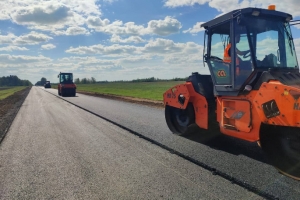Виталий Хоценко рассказал о ходе ремонта трассы в Называевском районе