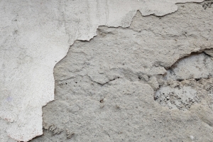 «Трещины на фасаде и стенах подъездов несут угрозу жизни и здоровья людей» - эксперт об омском доме на ...