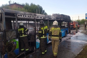 В Омске сгорел автобус «Волгабас» на магистральном маршруте: из транспорта эвакуировался 41 человек