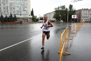 На Сибирский международный марафон в Омске набирают бегунов, задающих темп
