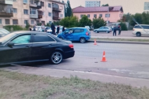 В Омске будут судить подростка, который сел за руль «Мерседеса» и устроил аварию