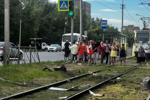 В Омске водитель «Ниссана» насмерть сбил пешехода, переходившего на зеленый сигнал светофора
