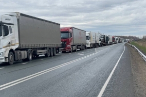 Участок трассы Тюмень-Омск закрыли для грузовиков из-за жары