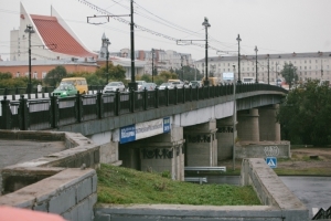В центре Омска на год закроют Комсомольский мост - из-за его ремонта придется менять движение даже в других ...