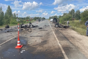 В жутком ДТП на Красноярском тракте в Омской области погибли три человека, еще двое в больнице