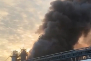 В Росприроднадзоре заявили, что после вчерашнего возгорания на  омском нефтезаводе воздух в норме