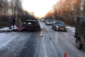 В серьезной аварии на омской трассе пострадали три женщины