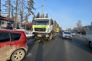 В Омской области мусоровоз насмерть сбил мужчину