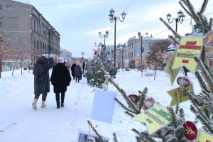 Сделать уборку и раздать долги: омичи назвали свои главные новогодние приметы