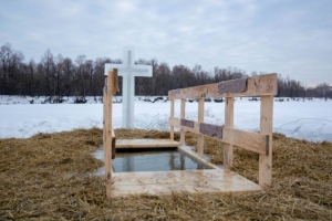 «Хоть три часа сиди в воде - это не смоет грехов»: в соцсетях раскритиковали организацию крещенских ...