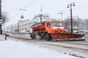 «Убирают только в центре, за ним - сплошная каша»: горожане назвали самые нечищенные улицы Омска  