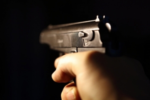 Омич устроил стрельбу возле магазина в микрорайоне Входной