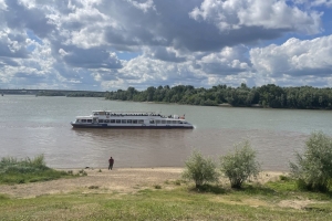 В Омске из Иртыша достали мужчину, у которого судорогой уже свело ноги