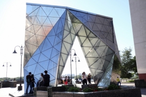 В Омске почти за 3 млн обновили видеоэкраны с экскурсиями на Валиханова