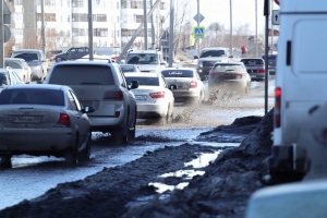 Для омских дорог закупают 20 тысяч тонн песка