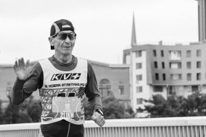 Следователи назвали предварительную причину смерти спортсмена на омском марафоне