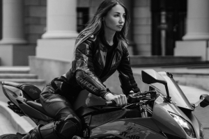 Суд Турции отменил запрет на выезд из страны блогеру-байкеру, обвиняемому в смерти омички МотоТани