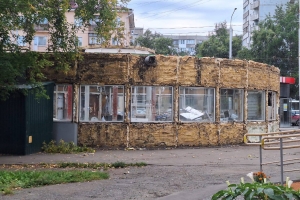 В Омске ведут демонтаж одного из старейших в городе ресторанов Rostic