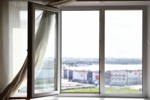 В Омске 6-летний мальчик упал с восьмого этажа и выжил