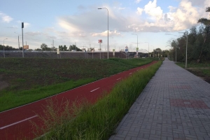 Не прошло и пары лет: Велодорожка у Ленинградского моста в Омске начала разрушаться