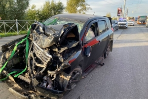 Выехал на полной скорости: появилось видео жесткого ДТП с автобусом в Омске