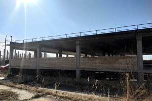 В Омске недостроенную гостиницу на берегу Иртыша продают за 28 миллионов рублей