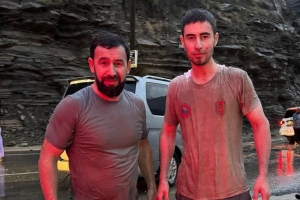 Курсант Омской академии МВД вместе с дядей спас семью, которую на машине уносило в реку в Дагестане