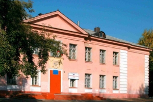 «Там опасно находиться»: омичи просят отремонтировать разрушающуюся 100-летнюю школу