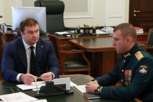 Губернатор Хоценко встретился с участником президентской программы «Время героев» Кириллом Лесковым