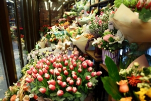 Суд оштрафовал омского предпринимателя за чужие фото букетов на сайте