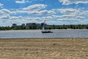 Отдыхала на пляже с семьей: В центре Омска из Иртыша достали тело утонувшей 42-летней женщины