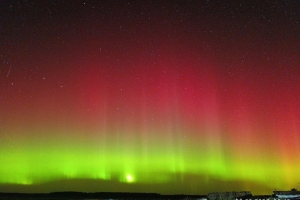Волшебное световое шоу в небе над Омском: редкое природное явление восхитило жителей