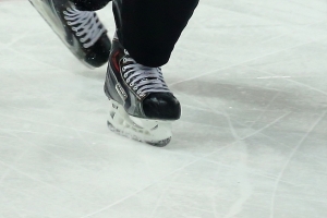 Пятнадцатилетний мальчик получил тяжелую травму на омском катке 