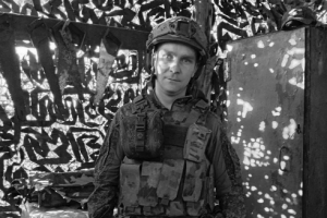 «Остался несовершеннолетний сын»: в Омской области простились с погибшим на СВО стрелком