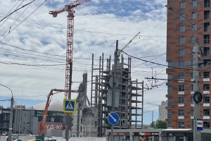 В Омске прекратили активно начатую стройку дома обманутых дольщиков —  Бастрыкин поручил завести уголовное дело