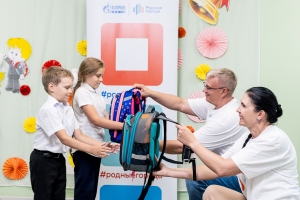 Омские нефтяники помогли малообеспеченным семьям собрать детей в школу