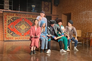 «Однажды в 90-е»: спектакль о времени, когда «Юпи» был вкуснее «Колы»