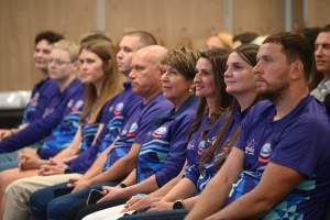 620 км по холодным водам: пловцы-покорители Байкала получили награды от мэра Омска за новый мировой рекорд